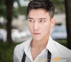 Cho Jasper Pemeran Daniel Spencer di Descendants of the Sun 4 Cho Jesper White Shirt
