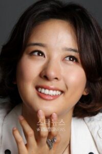 Profil Lengkap Para Pemain K-Drama Lucky Romance (2016) 31 Tatapan Lee Chung Ah